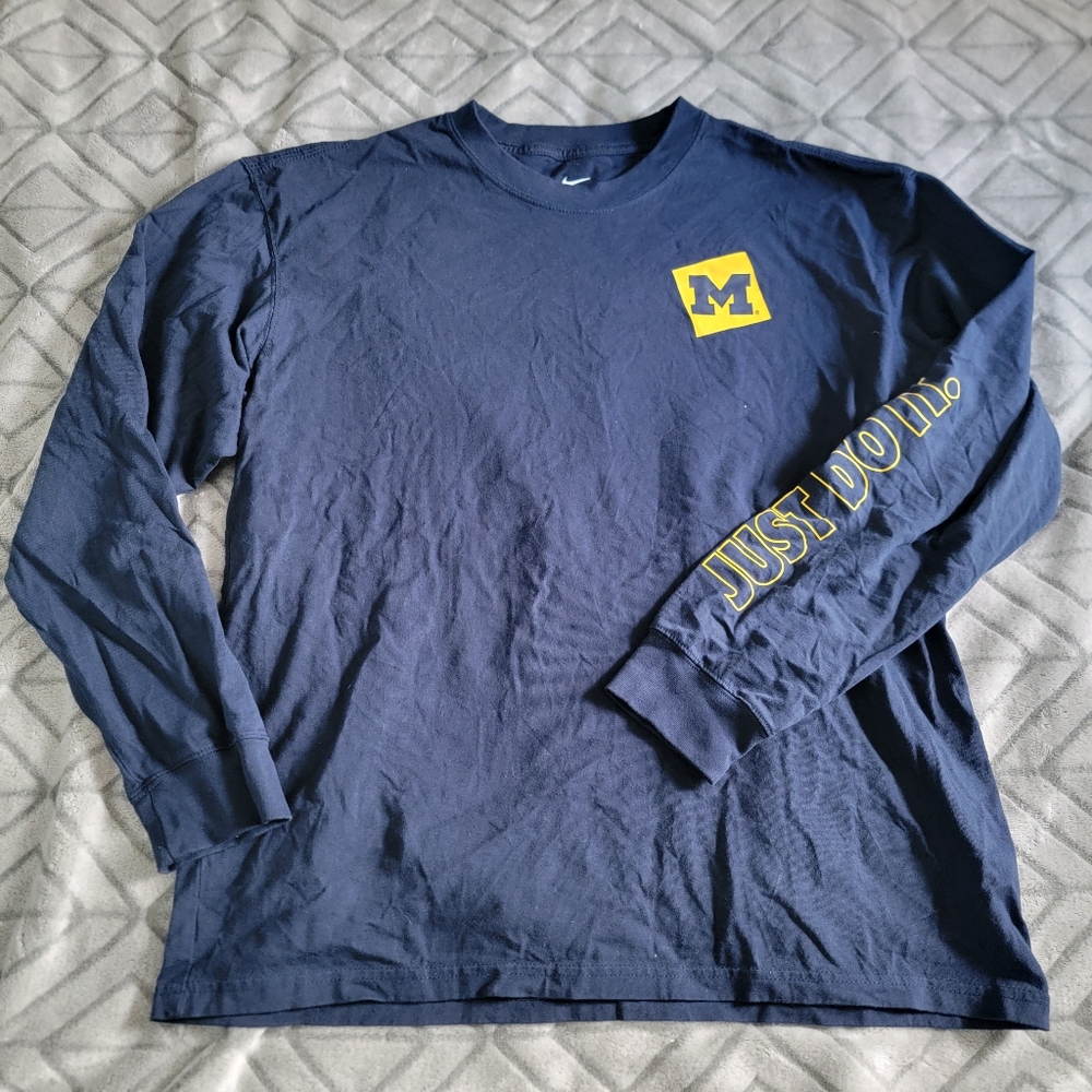 Nike Mens Long Sleeve UofM Michigan Loose Fit Blue Tee Just Do It Size M